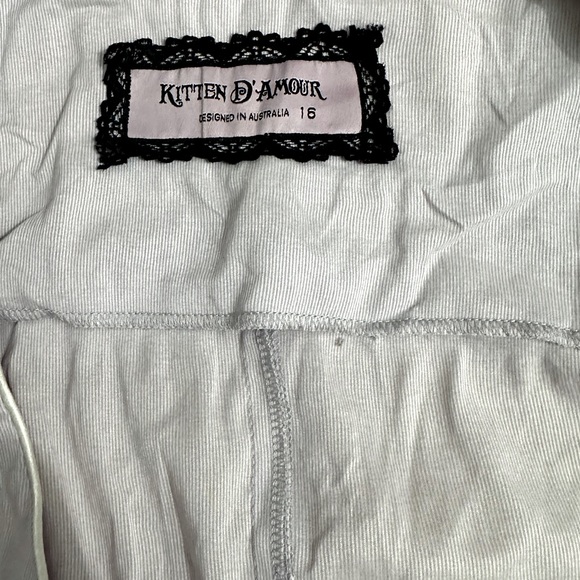 Kitten d’Amour lavender blouse with tie up detail - size 16 - Picture 3 of 9